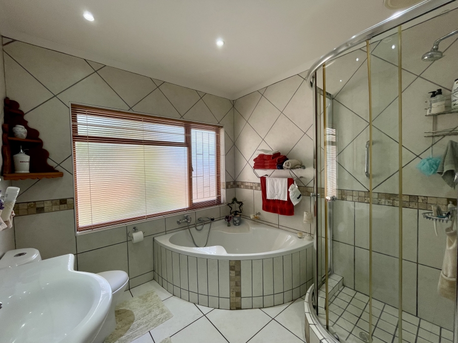 4 Bedroom Property for Sale in Country Club Western Cape